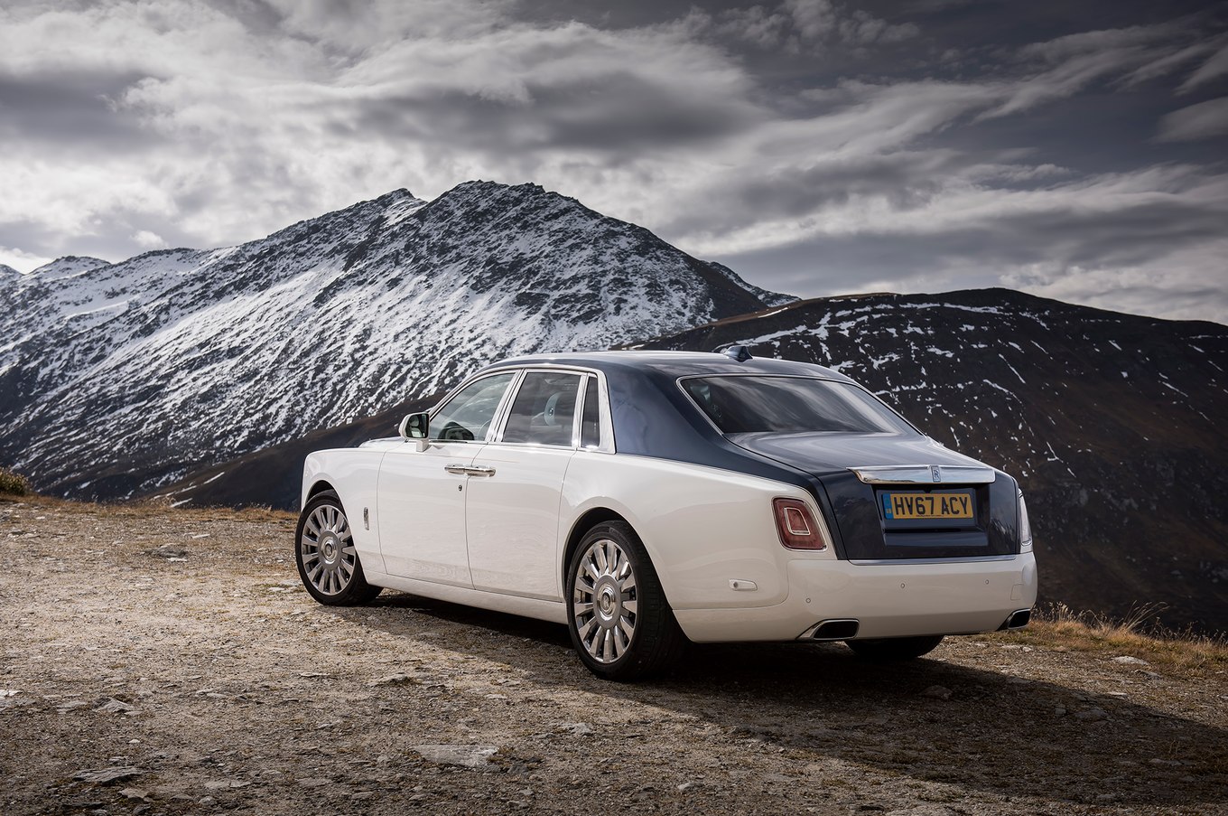 2018-Rolls-Royce-Phantom-VIII-rear-three-quarter-02 Motor Trend
